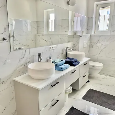 80 M2 With Balcony & Free Parking Apartament *