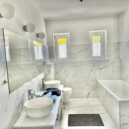 Apartament 80 M2 With Balcony & Free Parking *
