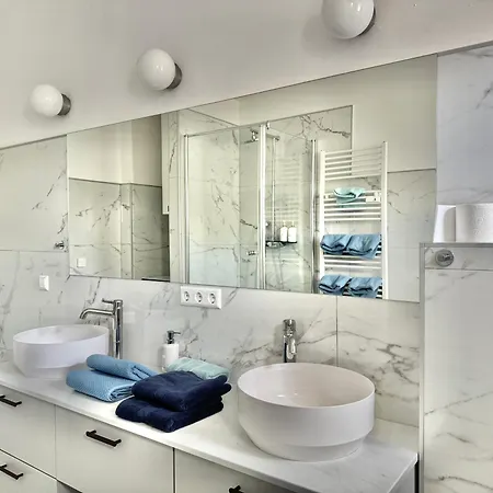 80 M2 With Balcony & Free Parking Apartament *